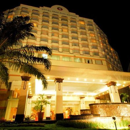 Hotel Gran Puri Manado Buitenkant foto