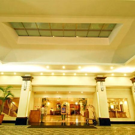 Hotel Gran Puri Manado Buitenkant foto