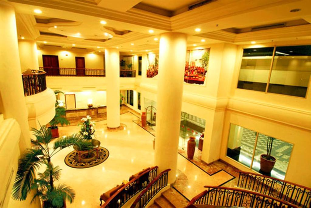 Hotel Gran Puri Manado Buitenkant foto