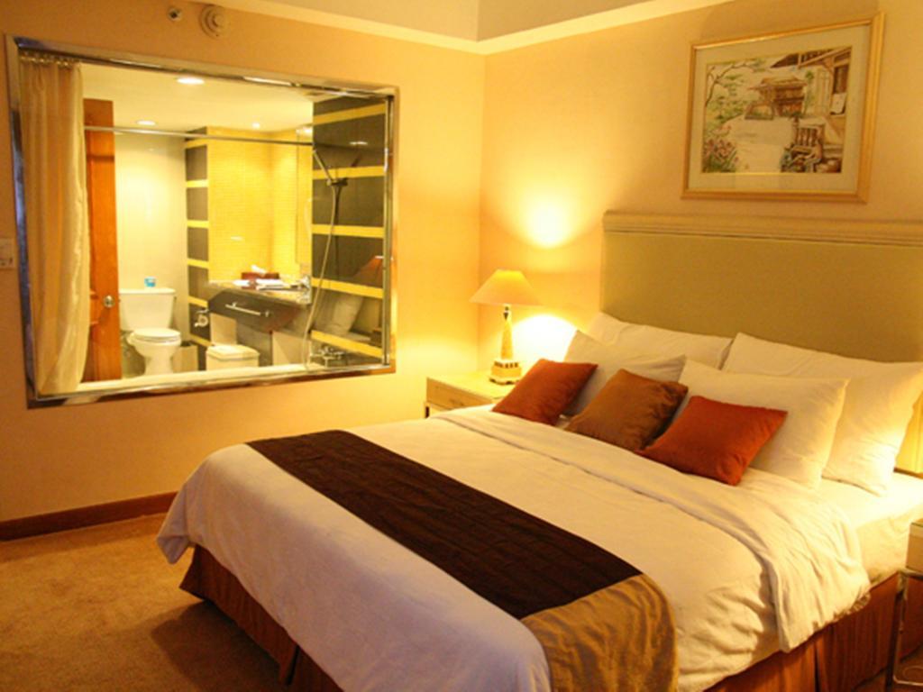 Hotel Gran Puri Manado Buitenkant foto