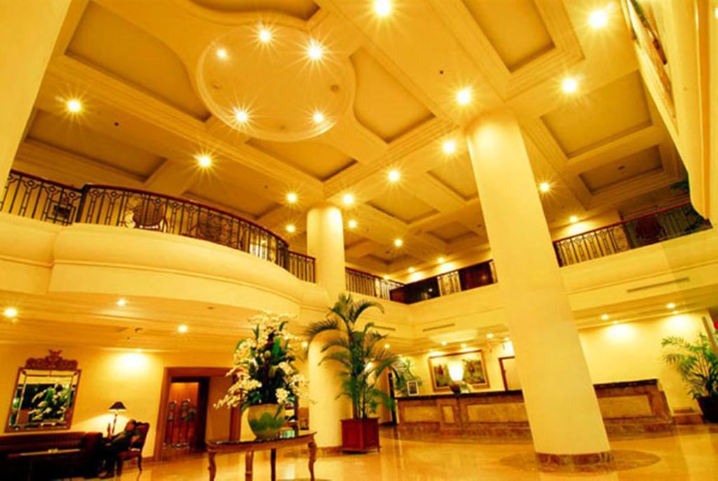 Hotel Gran Puri Manado Buitenkant foto