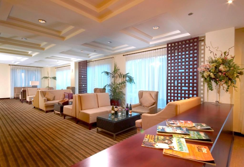 Hotel Gran Puri Manado Buitenkant foto