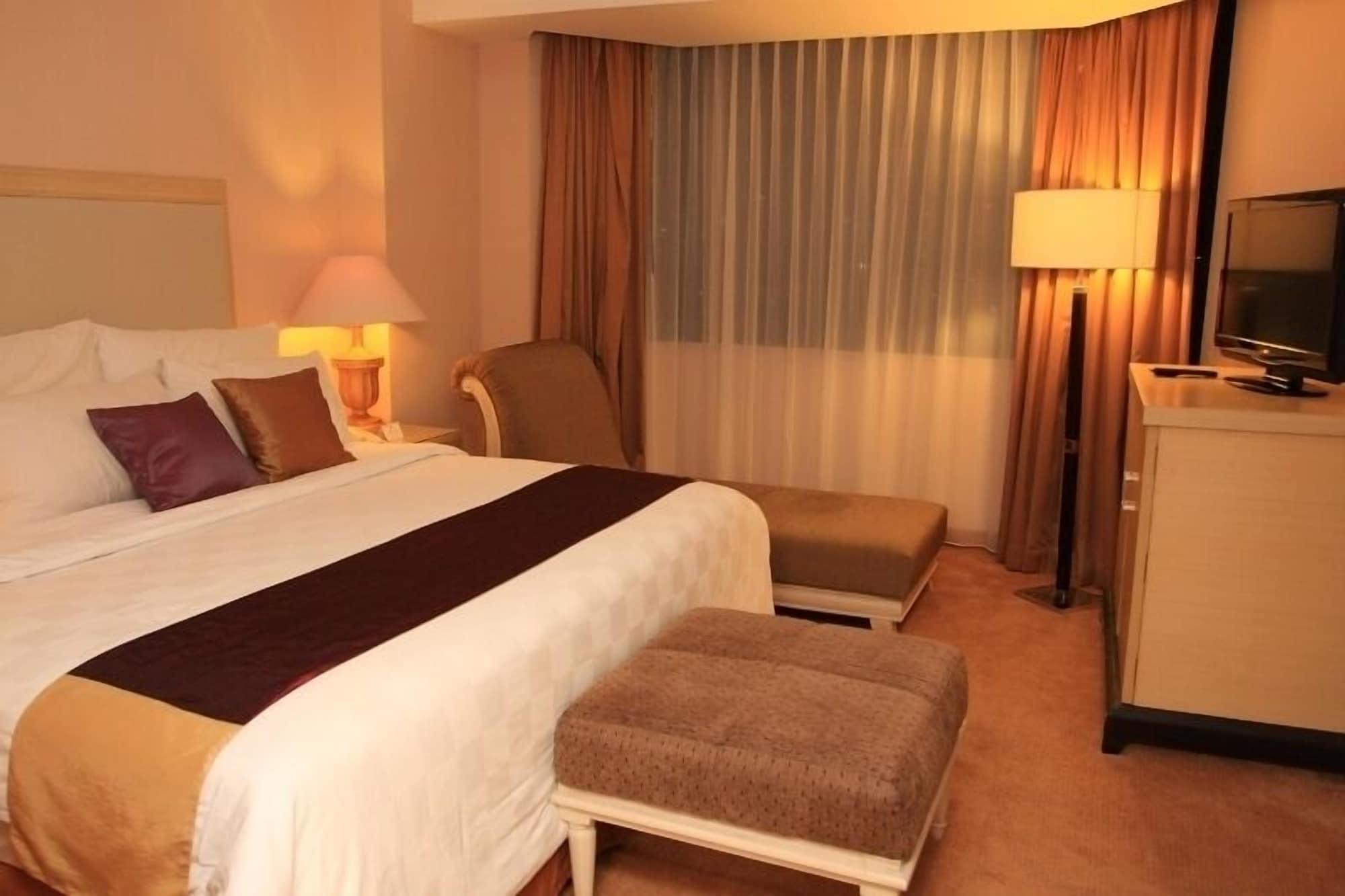 Hotel Gran Puri Manado Buitenkant foto