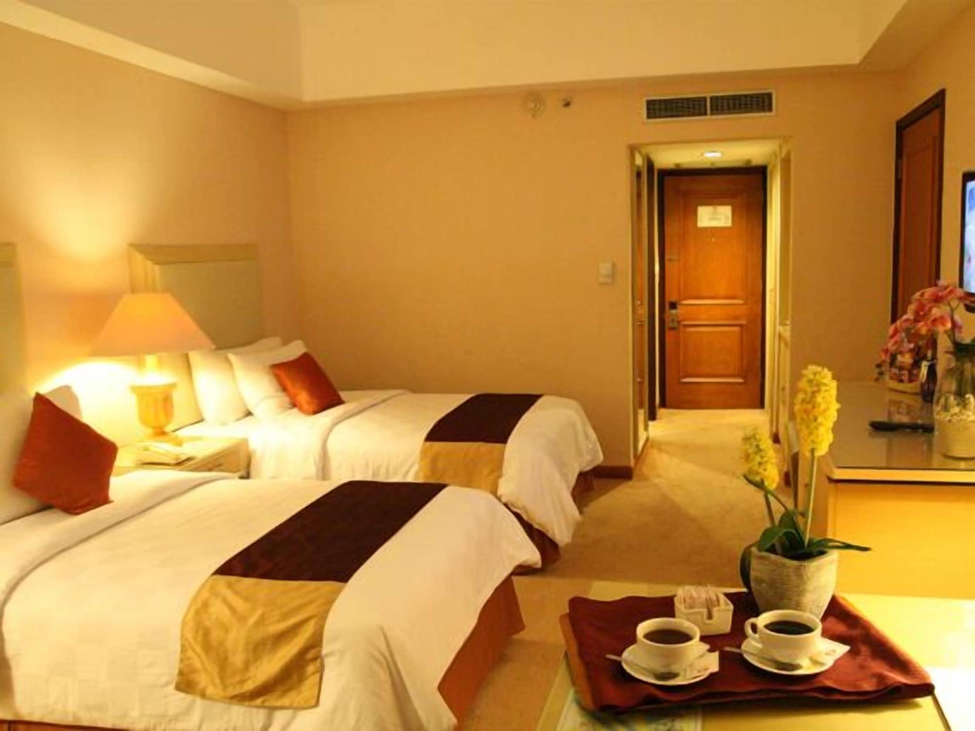 Hotel Gran Puri Manado Buitenkant foto