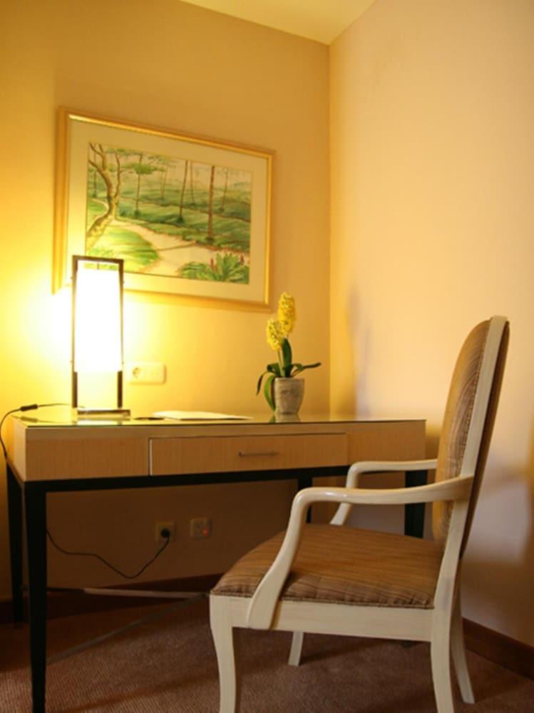 Hotel Gran Puri Manado Buitenkant foto