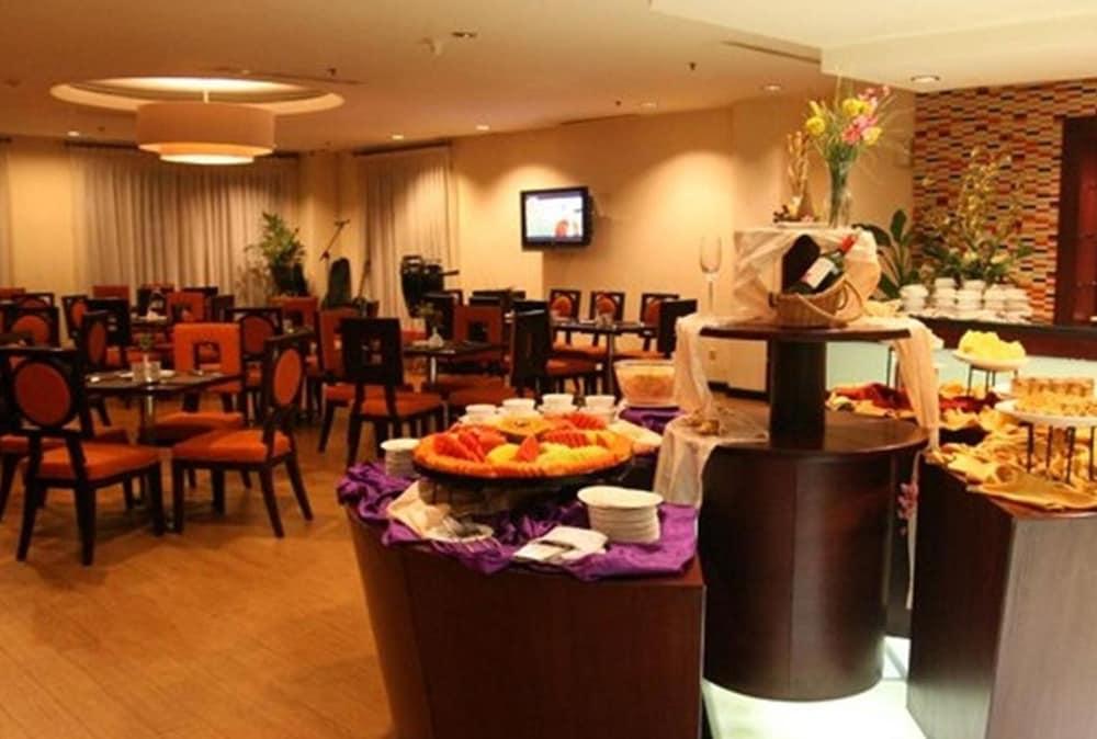 Hotel Gran Puri Manado Buitenkant foto