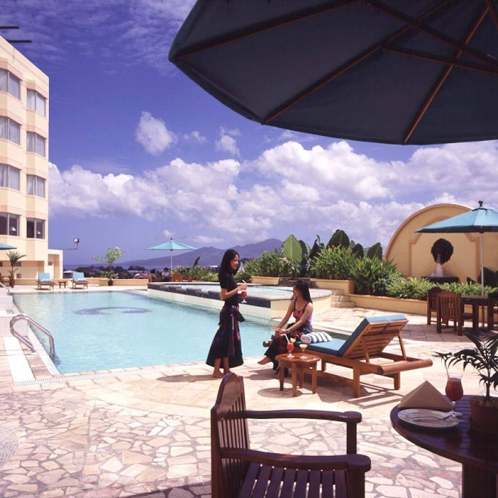 Hotel Gran Puri Manado Buitenkant foto