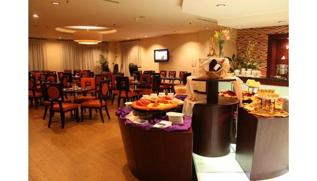 Hotel Gran Puri Manado Buitenkant foto